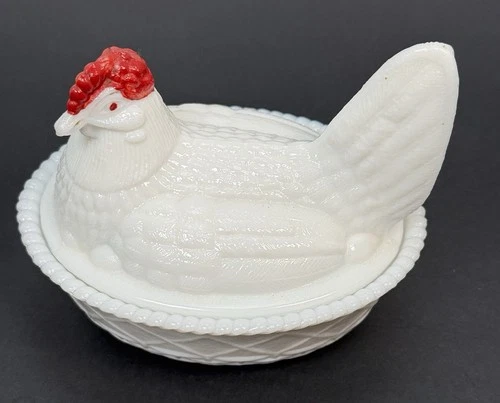 Vintage Westmoreland Milk Glass Hen Chicken Split Tail Nest Covered Dish 5.5”