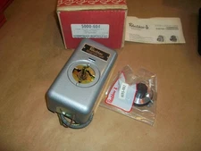 Robertshaw  Commercial Electric Thermostat  5000-604   300°- 700°f  24" CAP  NEW