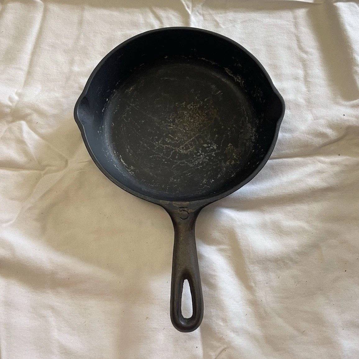 Vollrath Cast Iron Round Frying Pan Size 5 Long Handle Flat-Bottomed