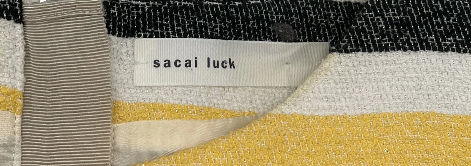 Abito a tubino Sacai Luck giallo beige nero a righe manica corta con orlo sfilacciato tg4