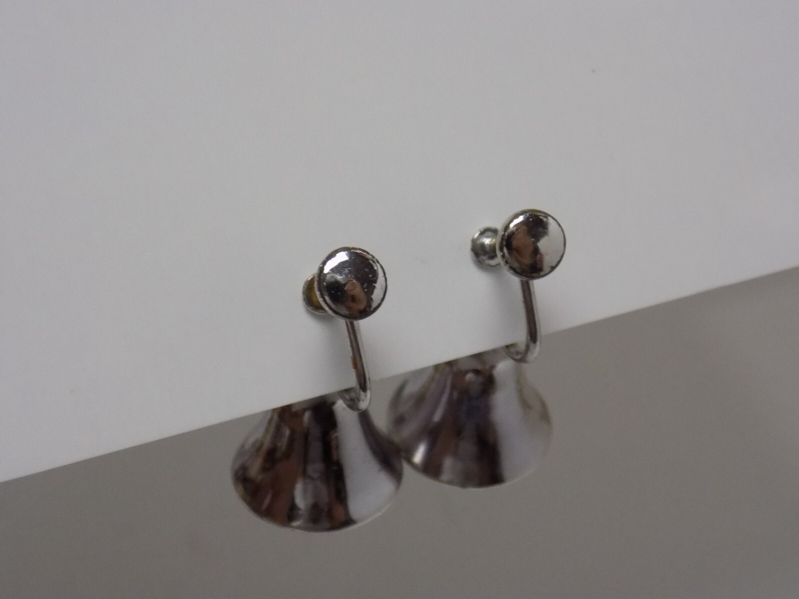 VINTAGE SCREWBACK SILVER TONE BELL SHAPED EARRINGS eBay