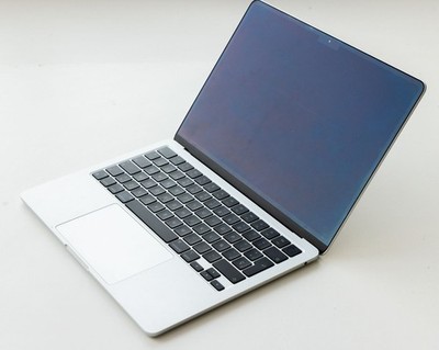 Defekt Bildschirm Apple 2022 MacBook Air M2 Chip 13,6 Liquid Retina 8GB 512GB SS
