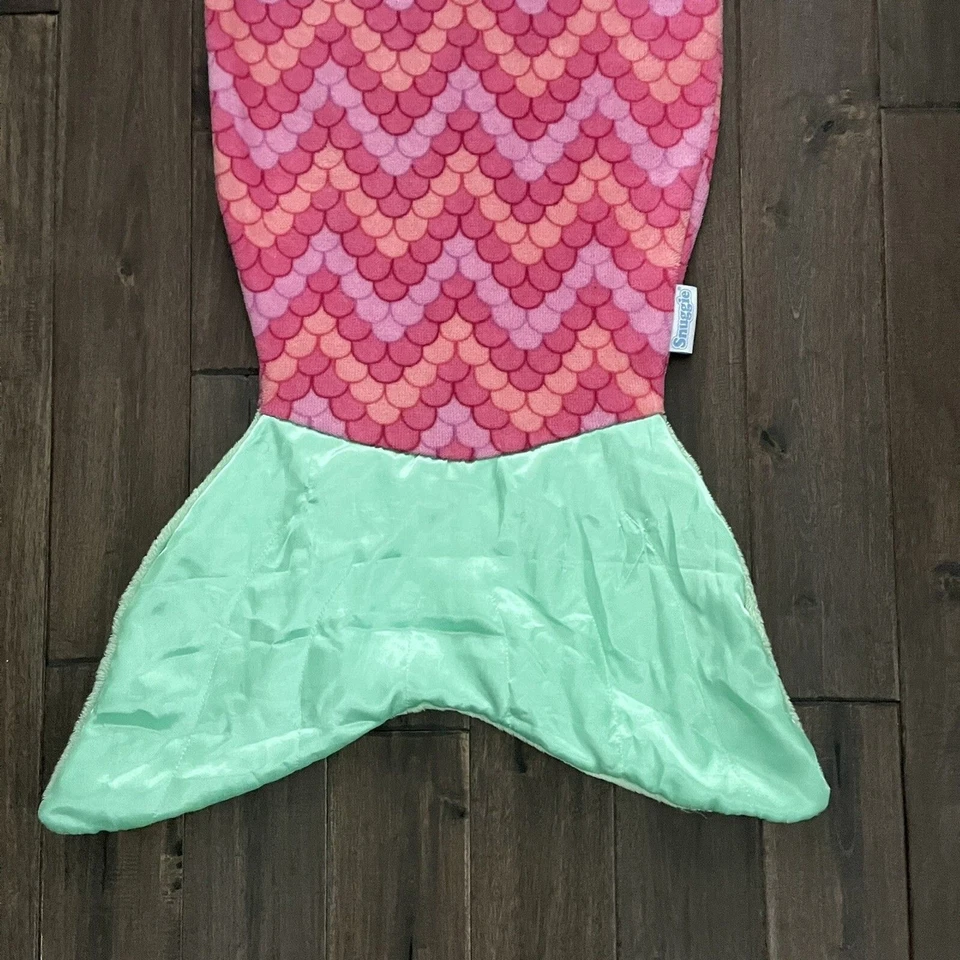 Acurrucado cola de sirena rosa y verde Foto 2 de 4