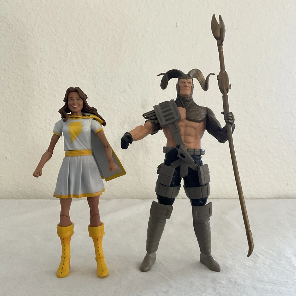 "Figura de acción de cómic coleccionable DC Direct Kingdom Come Magog 7"" con lanza" Foto 2 de 4