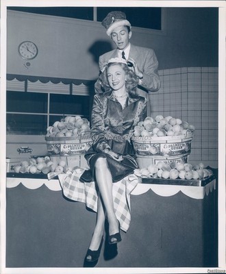 1947 Vera Holly Irin Elliott Palmetto Peach Queen Radio Peaches Photo 8x10