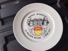 Assiette Bouquet Provincial " LE PLESSIS BRION 8 MAI 1977" Tir à l'Arc