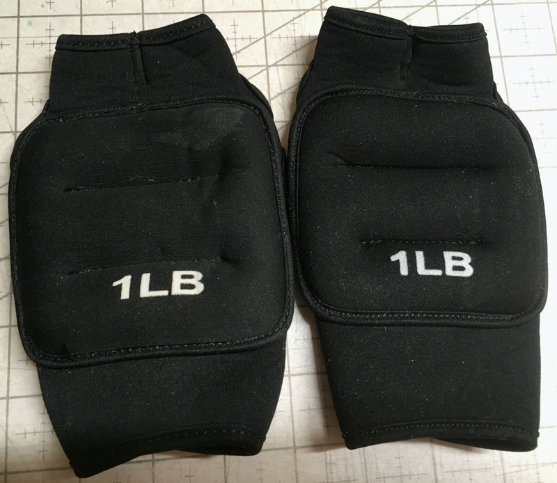 TITLE 'BOXING GLOVES' WEIGH 1 LB. EACH SIZE SMALL BLACK