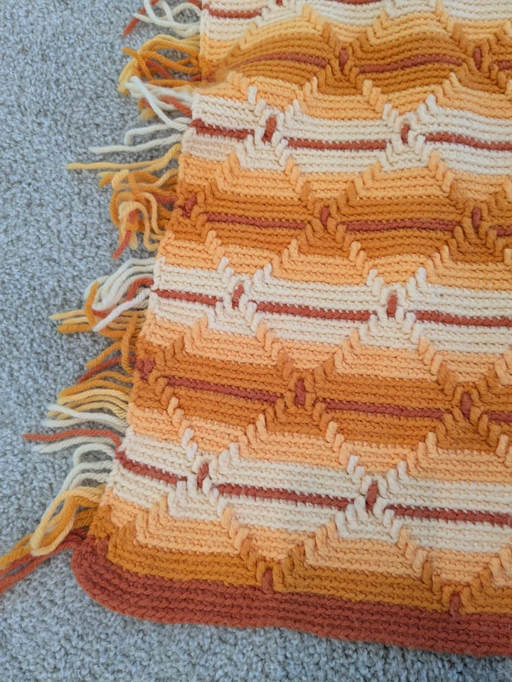 Manta afgana vintage años 70 colores, otoño/otoño, rayas y diamantes 52x47 pulgadas Foto 3 de 4