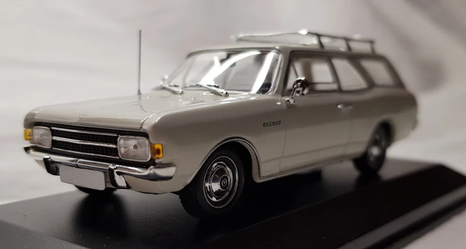 MINICHAMPS 1/43 - OPEL REKORD C BREAK - 1966 - WHITE - Immagine 4 di 4