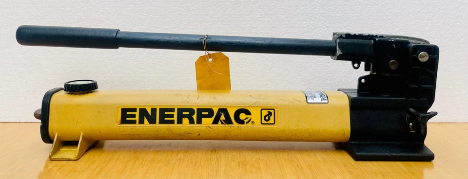 Enerpac P392 Two-Speed Hydraulic Hand Pump 700 Bar/10,000 PSI #8 - Image 2 of 4