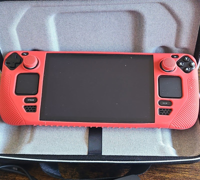 Valve Steam Deck Handheld-Konsole Rot Schwarz mit Schutzhülle und Netzteil