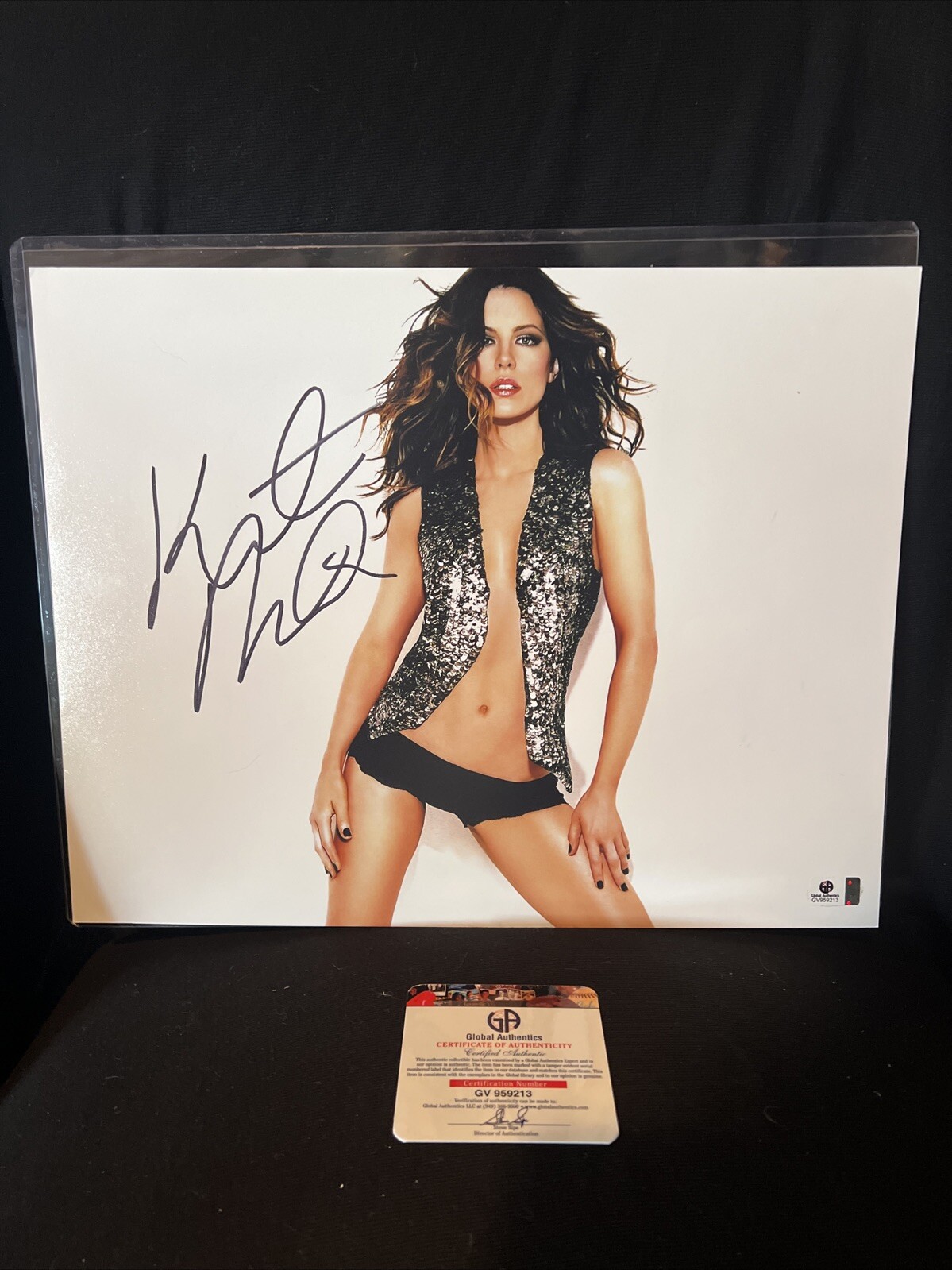 Kate Beckinsale Cute Autographed Signed 11X14 Photo Global Authentics ...