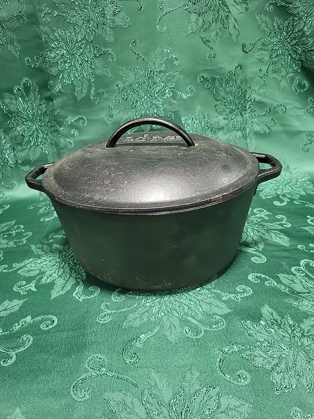 Lodge Cast Iron Dutch Oven 10 1/4, #8, 8DOL Made In USA