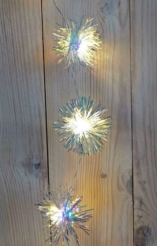 LED Draht Lichterkette irisierend Pompons Batterie warmweiß Timer 10 LEDS innen - Bild 2 von 3