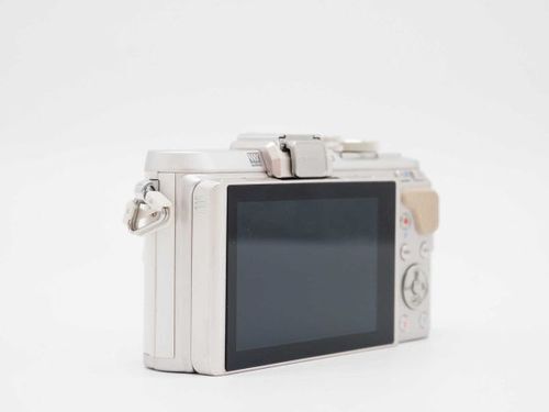 Mint】Olympus PEN E-PL8 16.1MP Digital Camera Body Only