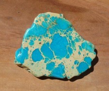 Turquoise bleue naturelle, plaquette sciée et polie 62x49x7 mm. avec certificat