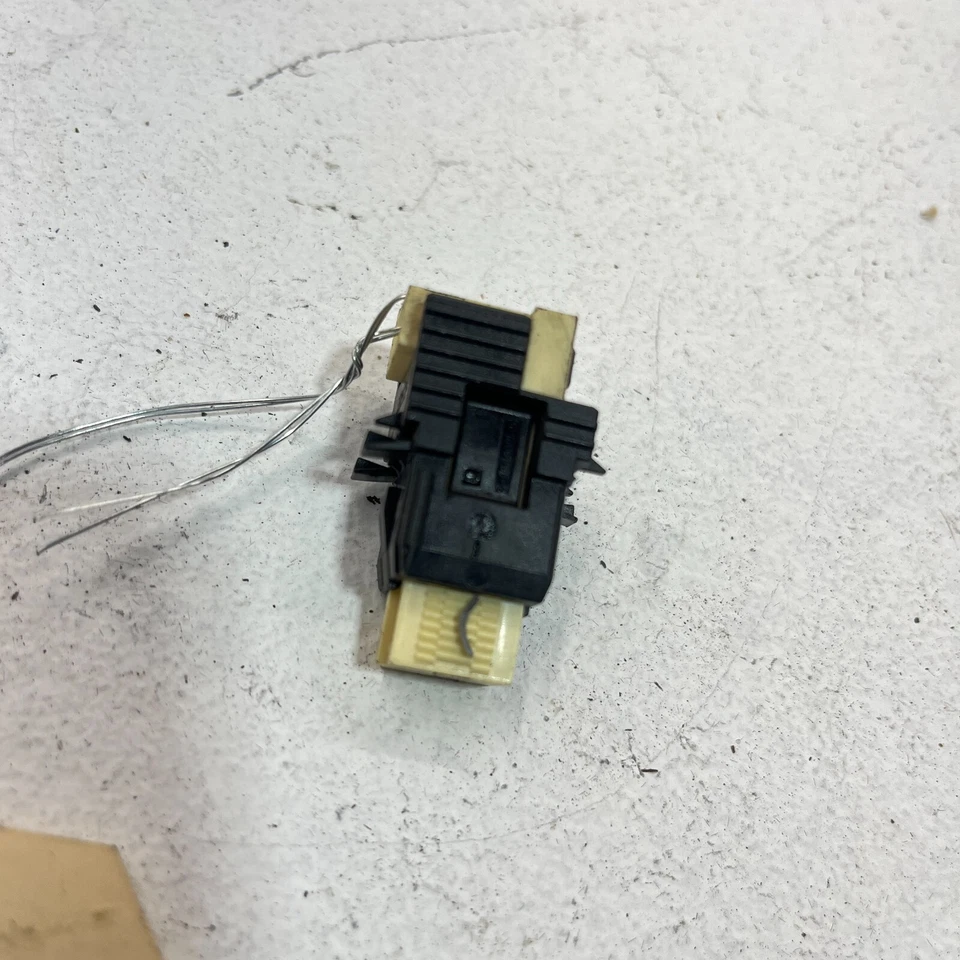 2017-2020 BMW 430i F36 ДАТЧИК ПЕРЕКЛЮЧАТЕЛЯ СТОП-СИГНАЛА СТОЯНОЧНОГО ТОРМОЗА OEM - Изображение 4 из 4