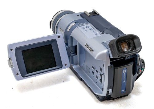 Videocamera Sony Digital Handycam DCR-TRV238E PAL 8mm Video8 Hi8 Digital8 - Foto 4 di 7