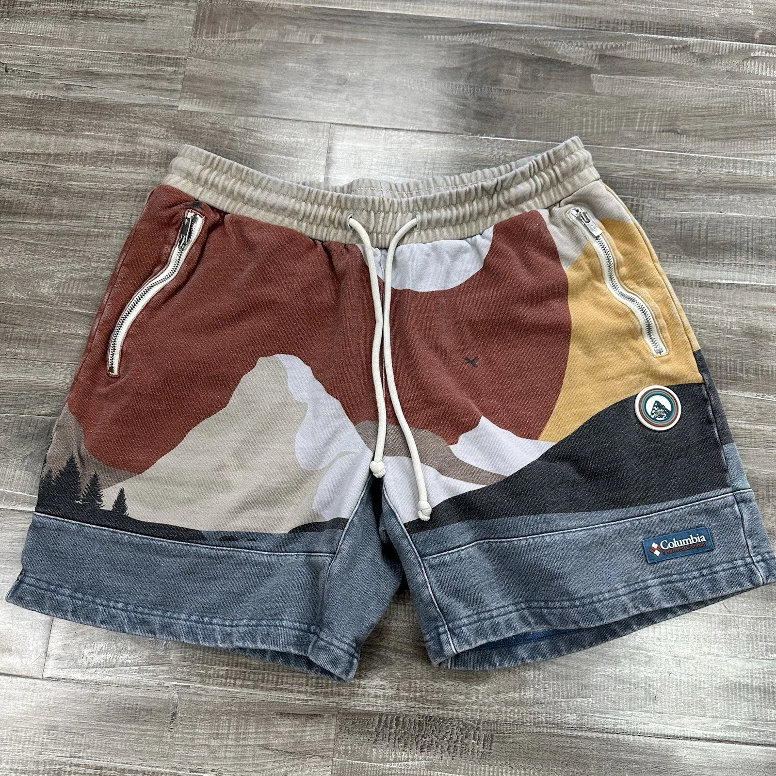 Kith Columbia PFG Fleece Short Aura Size Medium Graphic Print Landscape Shorts