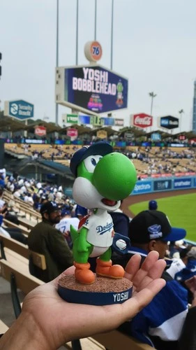 Nintendo Yoshi Bobblehead Dodgers Exclusive Super Mario Galaxy Movie Plastic