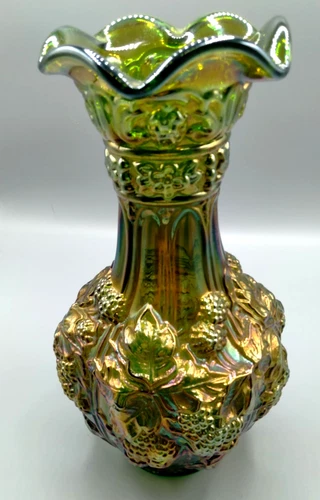 CONTEMPORARY IMPERIAL  8 1/2" DARK GREEN LOGANBERY VASE--FANTASTIC COLOR