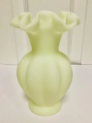Vintage Uranium Fenton Custard Glass Ruffled Flower Vase 5.5” Glows