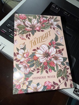 Twilight Deluxe Collector Edition Hardcover Sealed Floral Cover Meyer