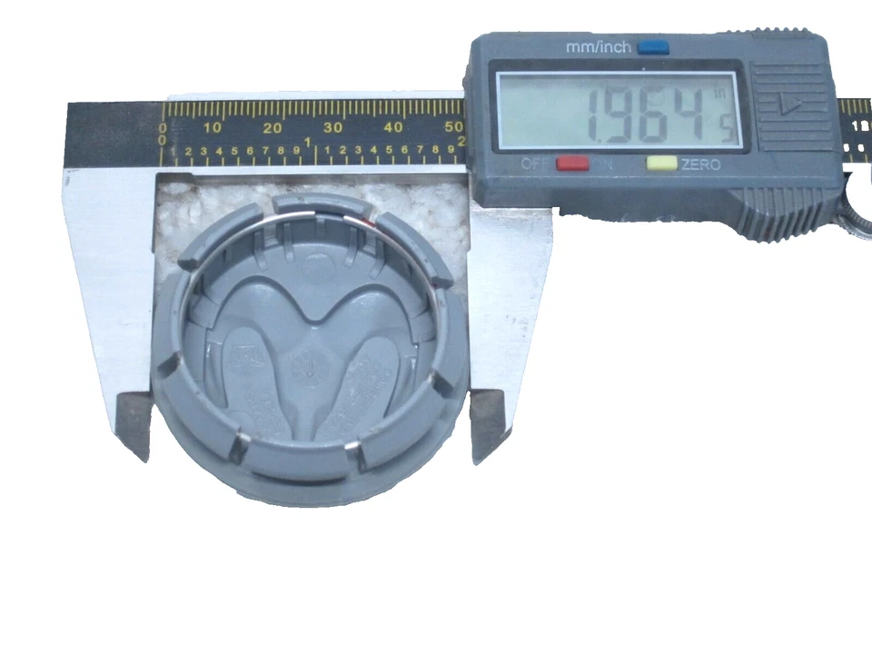 CARGADOR DODGE, GRAND CARAVAN, MAGNUM, TAPA CENTRAL RUEDA STRATUS 04782764AA #2C-11 Foto 2 de 2