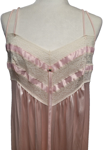 Vintage Flair Peignor size Small Nightgown and Robe Set - Picture 12 of 21