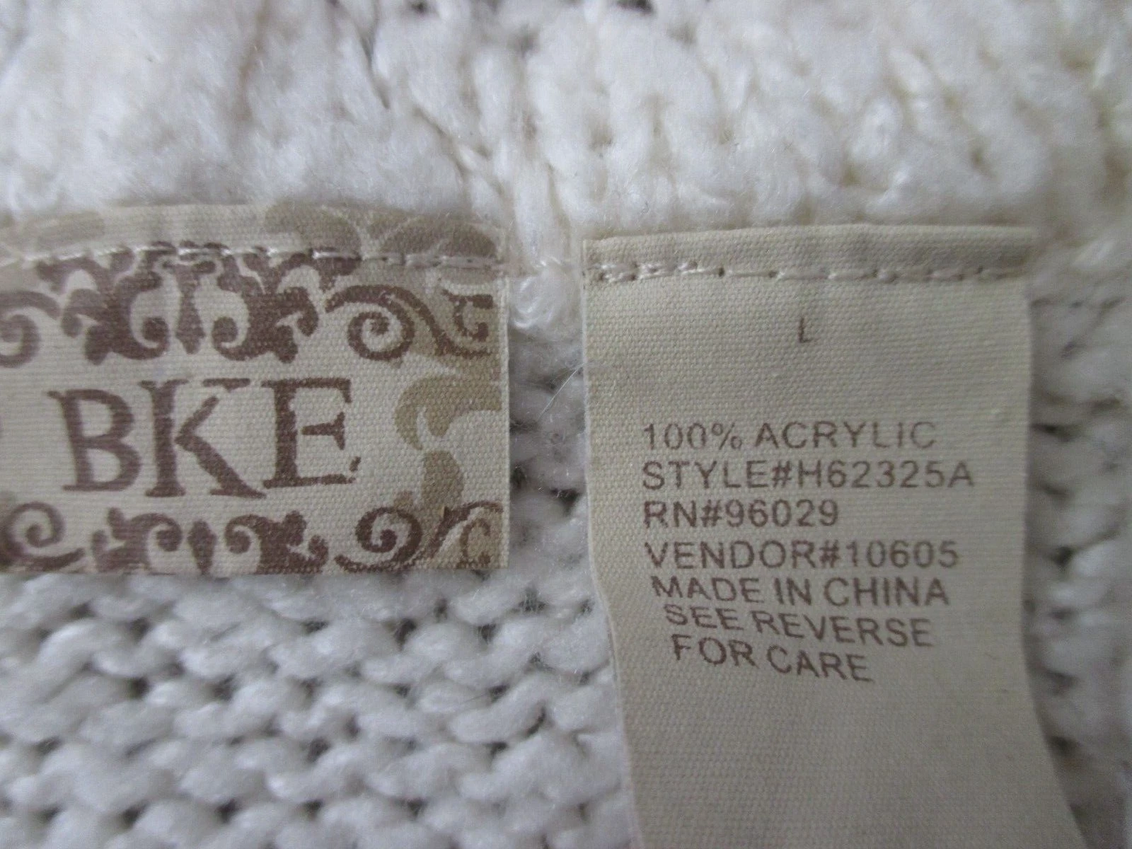 OFF WHITE Maglione con cappuccio donna avorio BKE taglia grande due bottoni acrilico anteriore lavorato a maglia