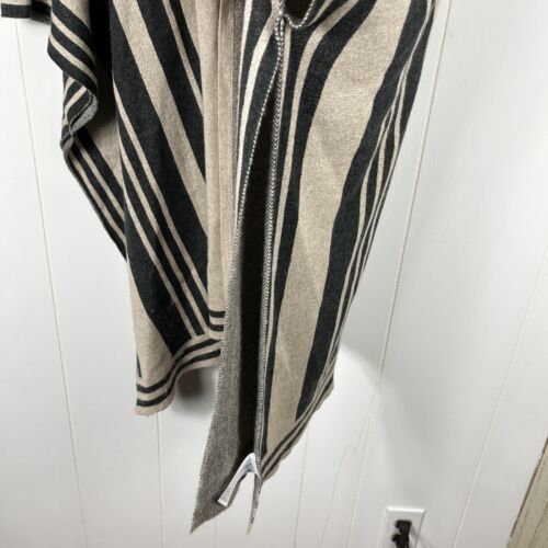 Merona Women Cape Poncho Shawl Small/Medium Beige Black Stripes Faux Fur Collar - Picture 6 of 8