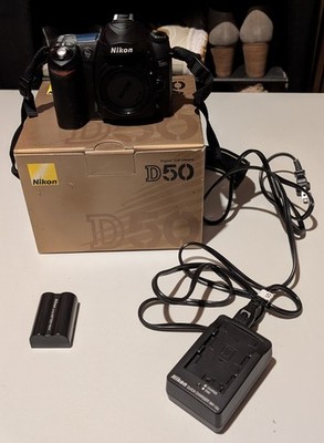 Nikon D50 6.1MP Digital SLR Camera Body   Black - With Box, Charger & Battery