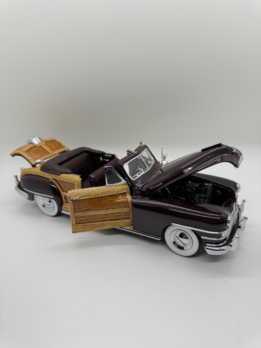 Danbury Mint 1948 Chrysler Town & Country Convertible Brown 1:24 Scale w/Box - Picture 2 of 6