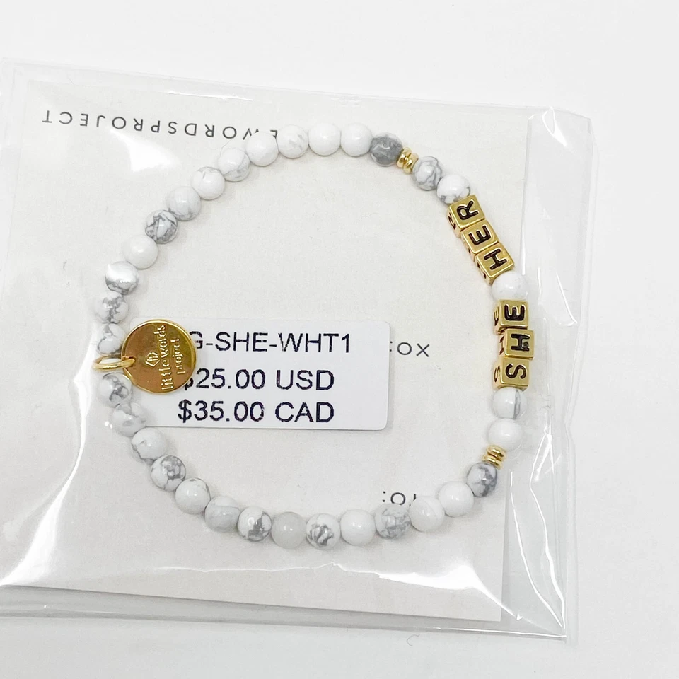 Pulsera Little Words Project SHE HER PRONOMBRES Blanca Elastizada Nueva con Etiquetas Foto 2 de 4