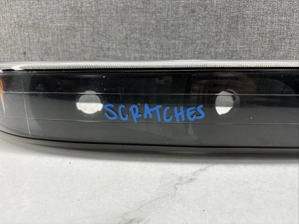 1999-2002 CHEVROLET SILVERADO /TAHOE/SUBURBAN BUMPER HEADLIGHT BEZEL AFTERMARKET Foto 3 de 4