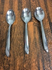 Lote de 3 cucharadas internacionales de acero inoxidable cuchara sopera patrón de rosa única INS55