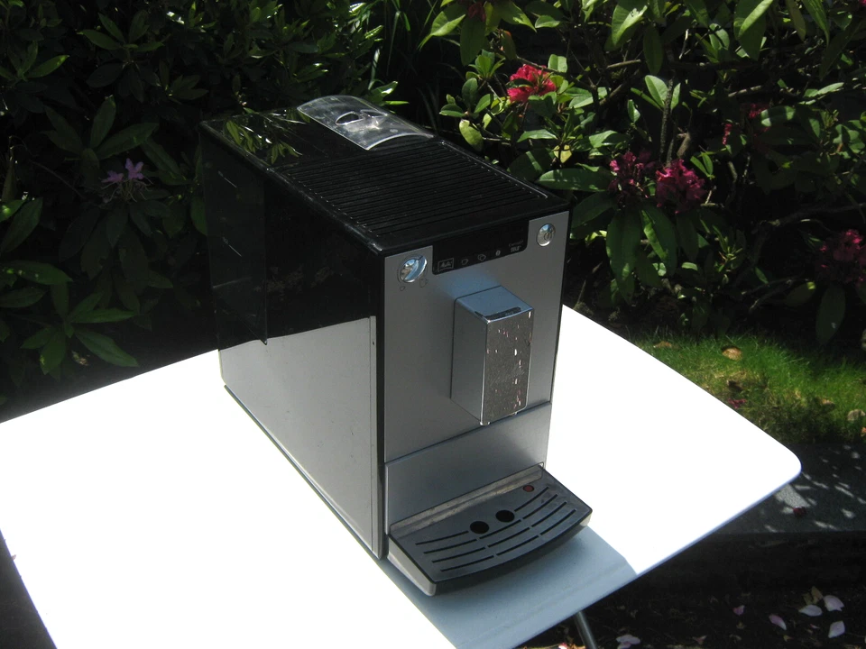 MELITTA Kaffeevollautomat Caffeo Solo & Milk E950-103 Funktionsfähig Undicht - Bild 3 von 4