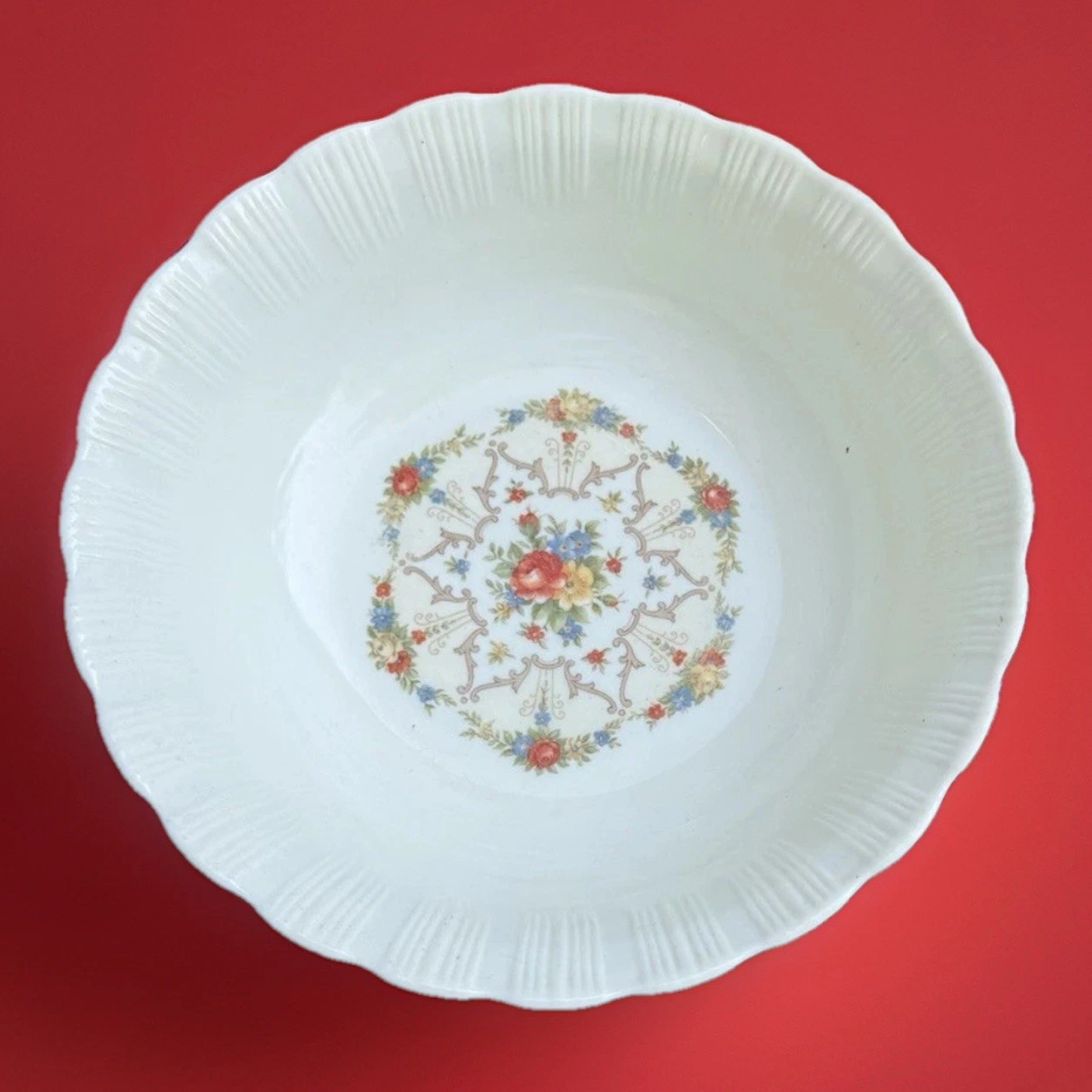 Vintage Macbeth Evans Cremax Pie Crust Milk Glass Serving Bowl Floral Pattern