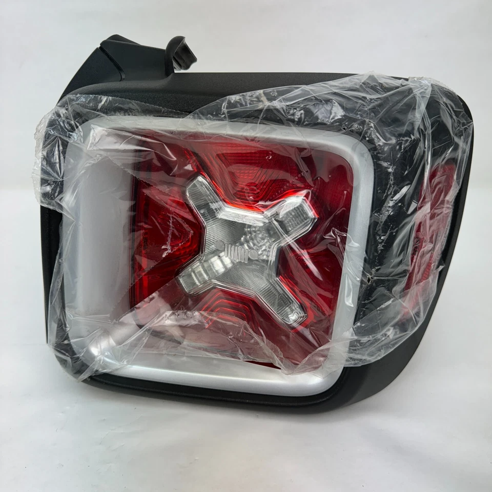 Оригинальный правый галогенный задний фонарь для Jeep Renegade 2016–2018 годов выпуска 68429880AA - Изображение 2 из 4