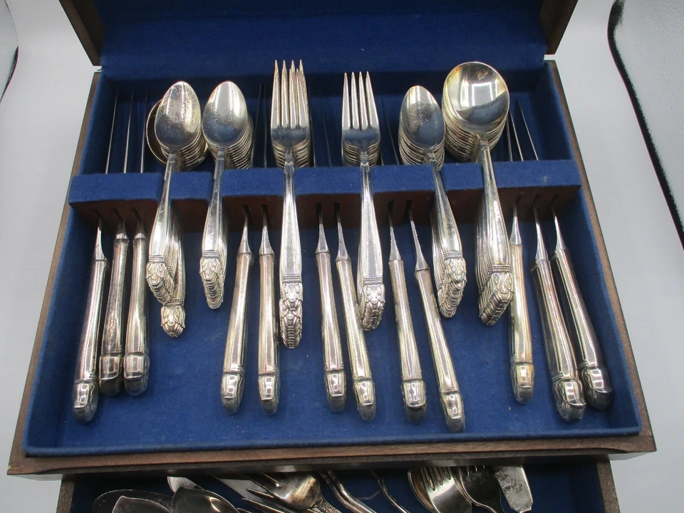 HOLMES & EDWARDS DANISH PRINCESS SILVERPLATE FLATWARE ~ HUGE SET 110 PCS! - Image 2 of 4