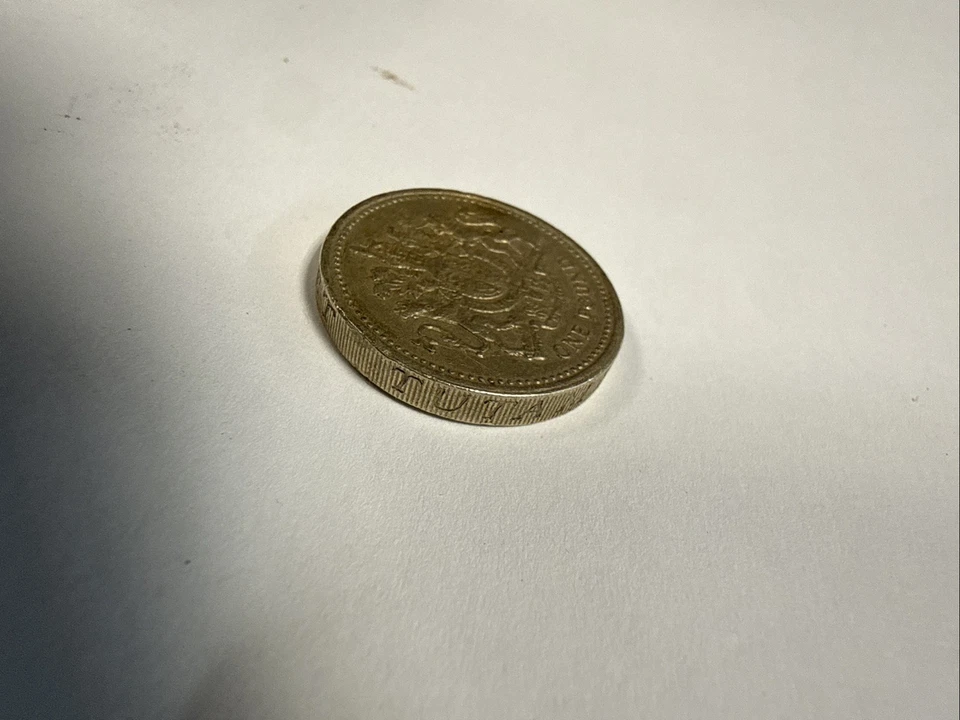 RARO 1983 ROYAL ARMS ONE 1 LIBRA DO REINO UNIDO MOEDA ERRO "DECUS ET TUTAMEN" DE CABEÇA PARA BAIXO - Imagem 4 de 4