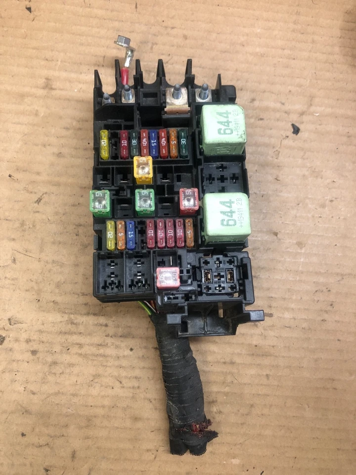 2015-2018 VOLKSWAGEN JETTA ENGINE FUSE RELAY BOX ASSY P/N 5C0937819L - Image 2 of 4