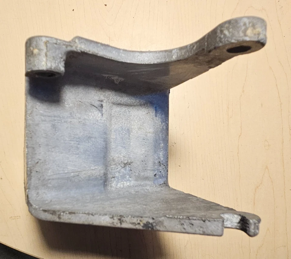 Buick Electra Riviera Wildcat 430 V8 1967-68 soporte de bomba de dirección asistida 1383027 Foto 4 de 4