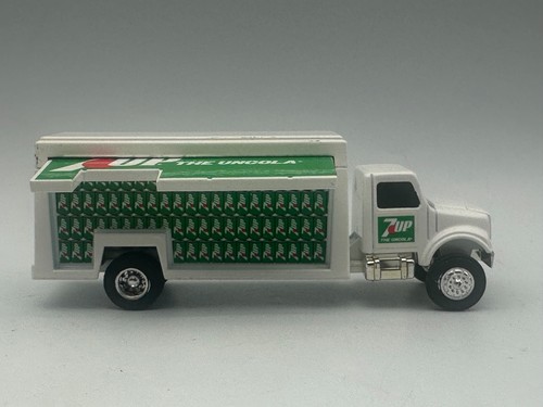 Ertl International Soda Pop Delivery Truck, 7-Up, White, 1:64 - Picture 8 of 12