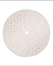 Glitzhome Plush with Snowflake Christmas Tree Skirt