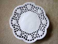 (0,074€/St.) 50 Tortenspitze weiß Rose 10cm Papier basteln malen Spitze