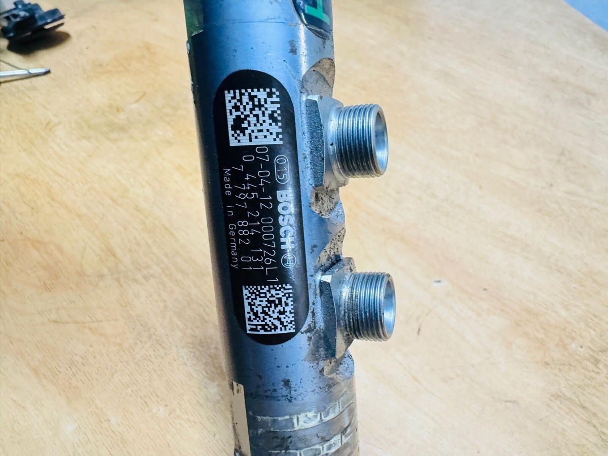 2007 BMW/3 Series Coupe/Cabriolet 2L DIESEL fuel injectors 7797877 