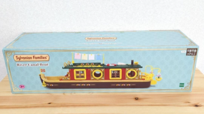 Barca Con Canale Fluviale Sylvanian Families, Scala 1:12, Con Accessori, Nuova 2021