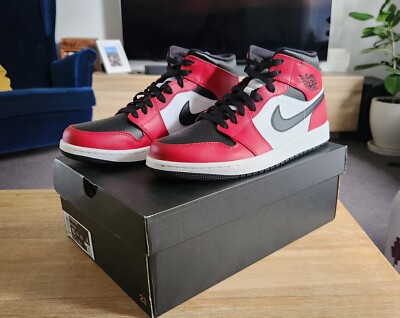 Size US 10 Air Jordan Mid Chicago Black Toe 2020