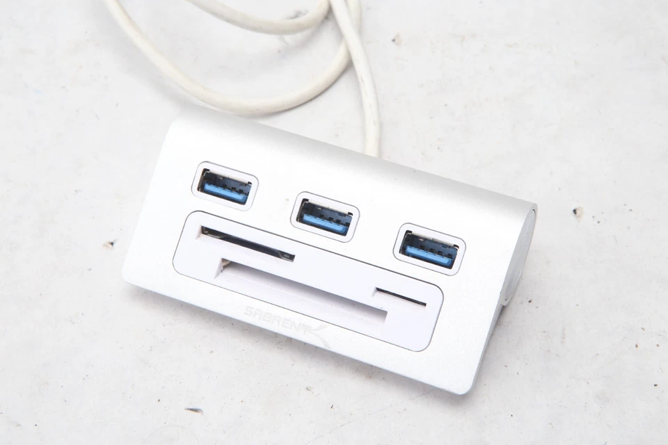 Sabrent Premium 3 Port Aluminum USB 3.0 Hub with Multi-in-1 Card Reader F31a - Image 2 of 4